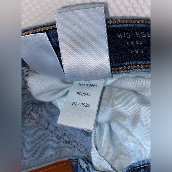 Women’s LUCKY BRAND medium wash mid rise crop Ava distressed jeans size 28/6 - Picture 8 of 16